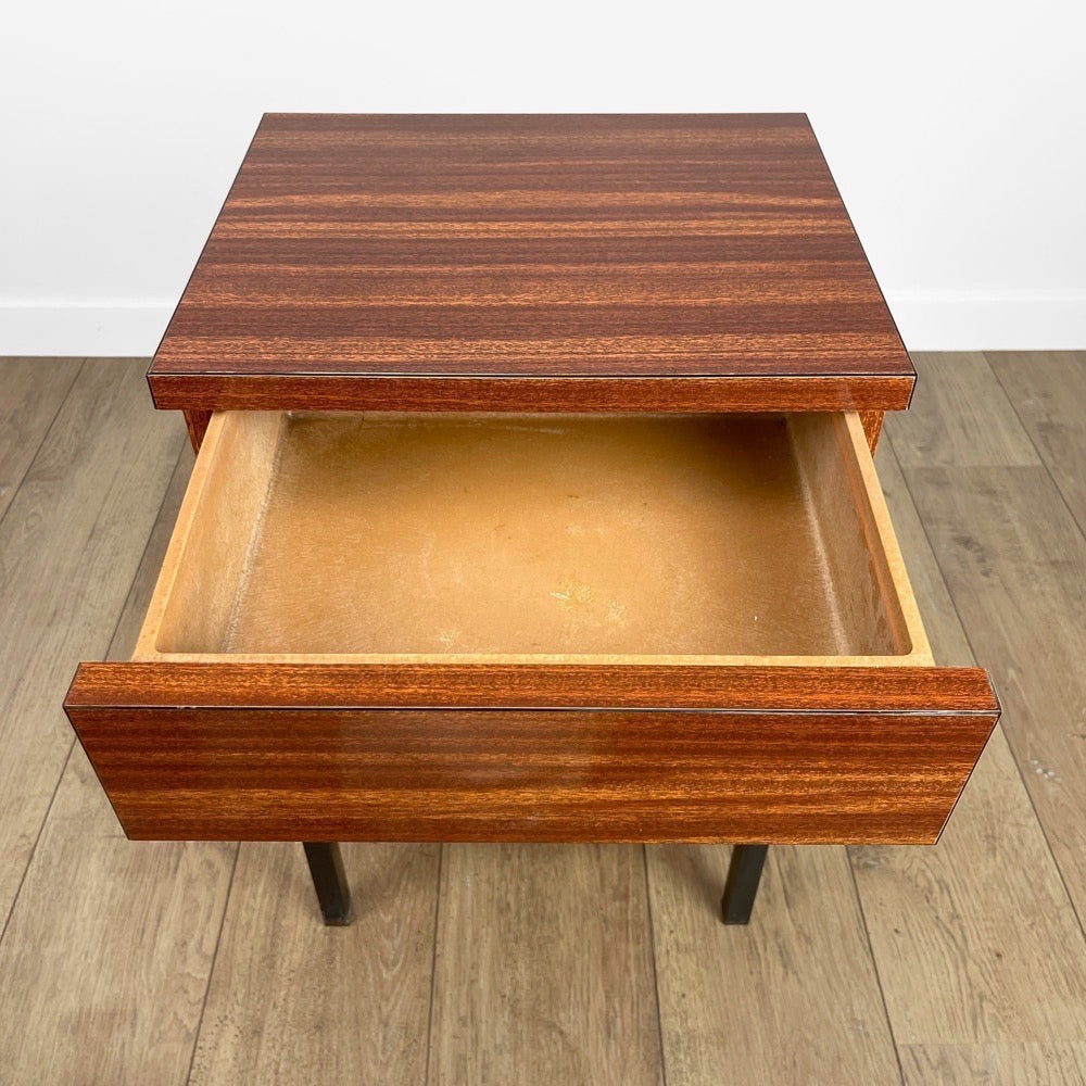 Meuble d'appoint design Formica et métal