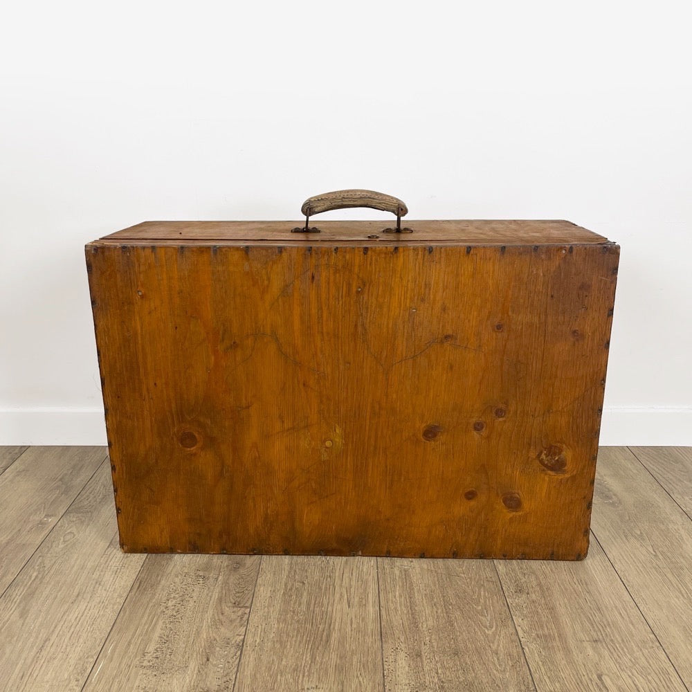 Grande valise en bois ancienne – Zelda et Charlie