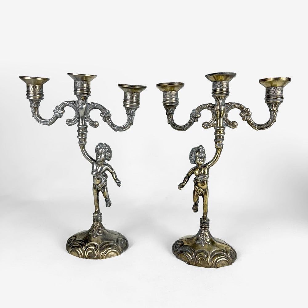 Paire de chandeliers anciens chérubins métal doré