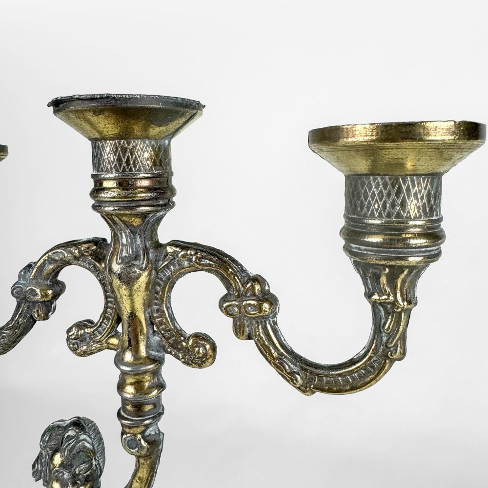 Paire de chandeliers anciens chérubins métal doré