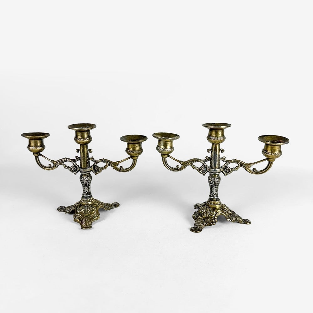 Paire de chandeliers rococos métal doré