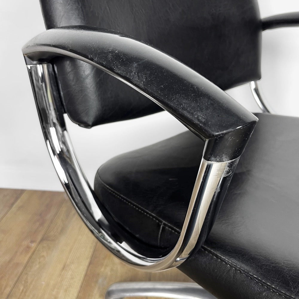Fauteuil coiffeur skaï noir et chrome années 80