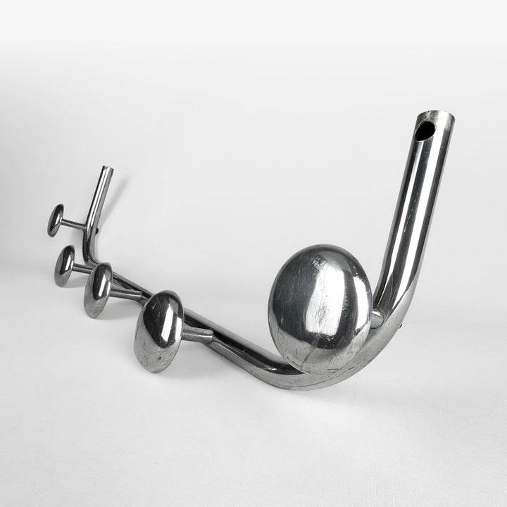 Porte-manteaux cintré en alu chromé vintage