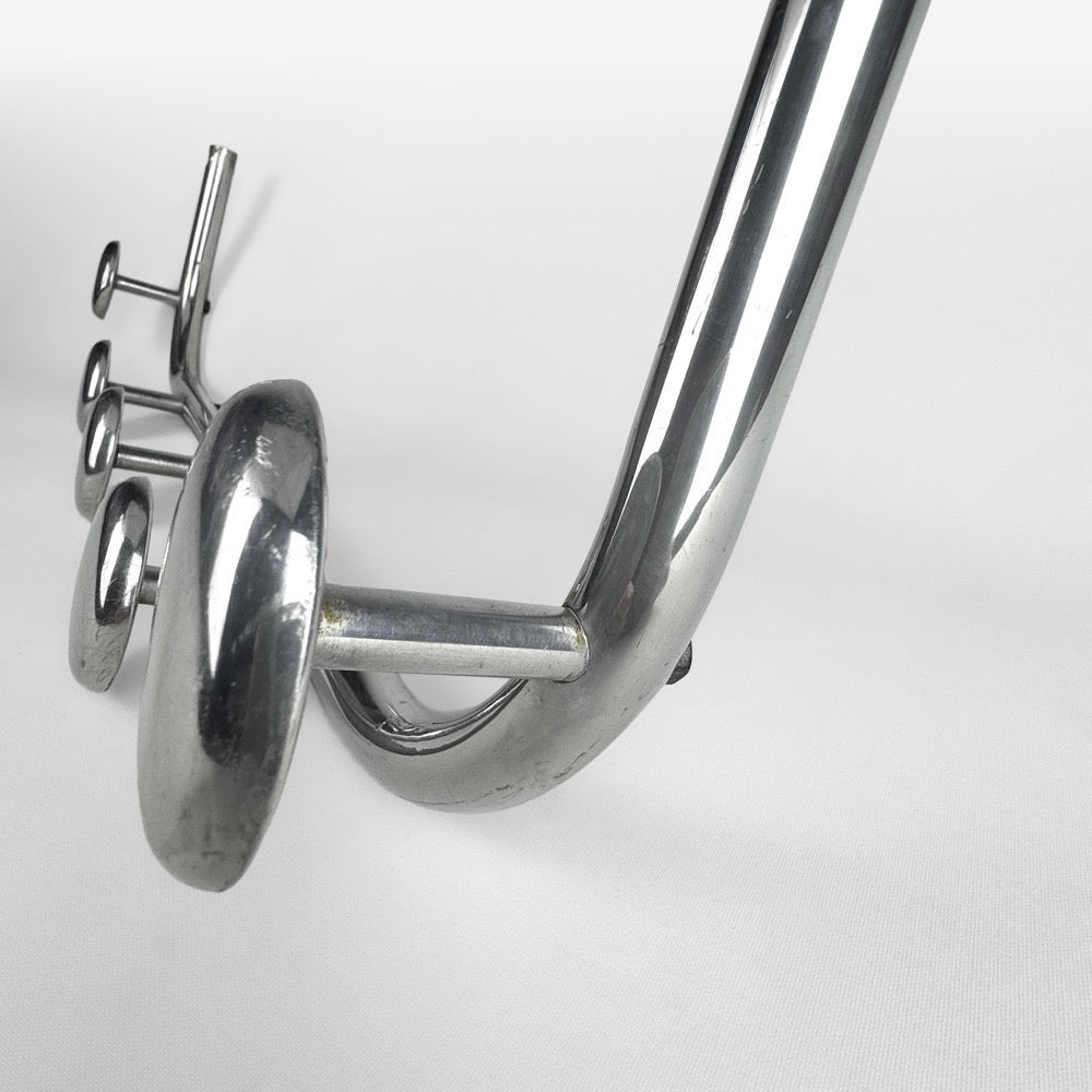 Porte-manteaux cintré en alu chromé vintage