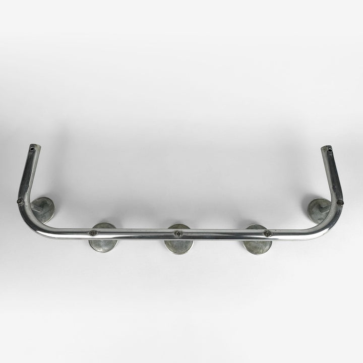 Porte-manteaux cintré en alu chromé vintage