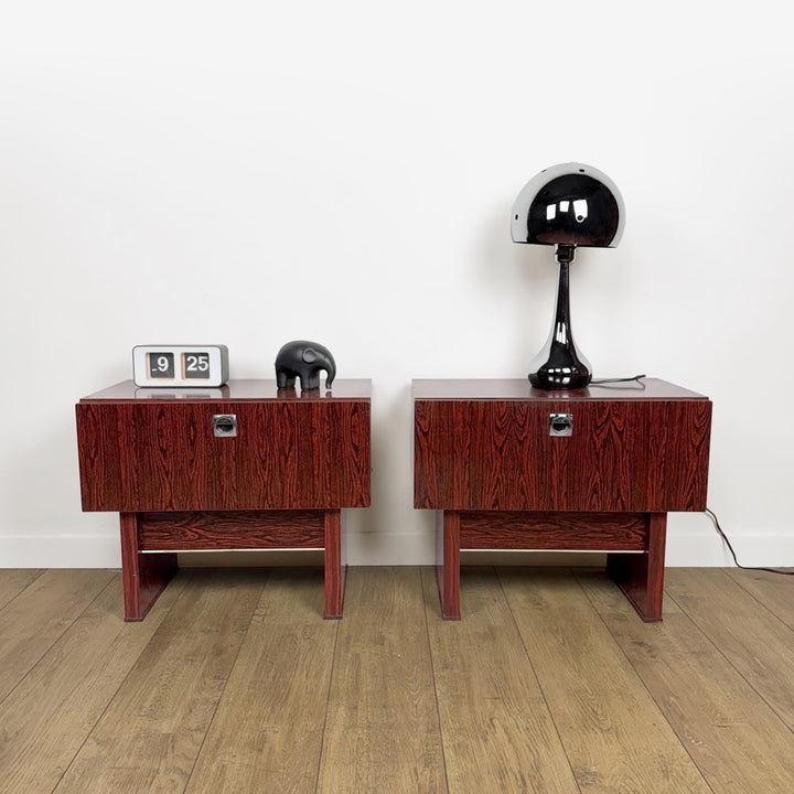 Paire de chevets modernistes placage palissandre années 70