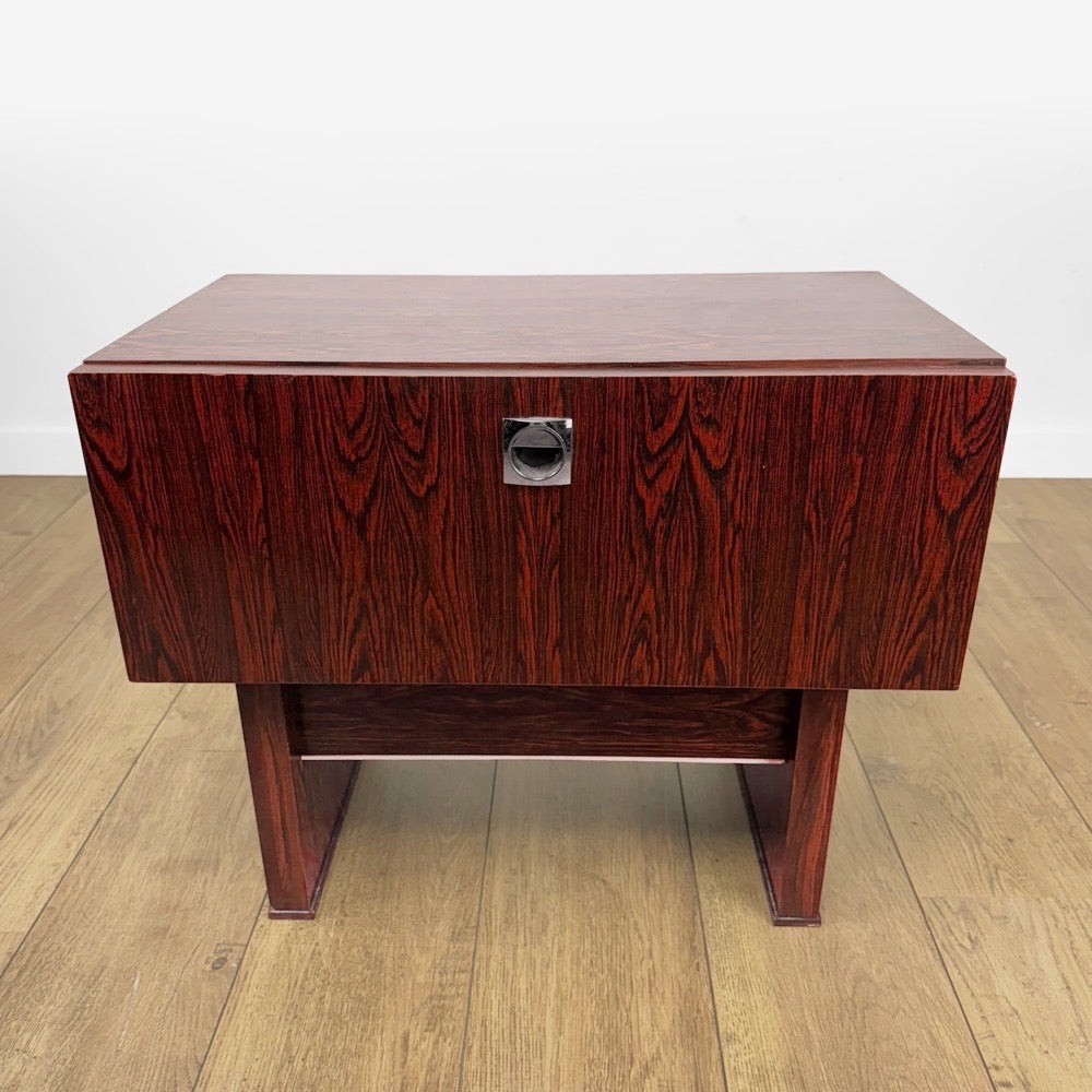 Paire de chevets modernistes placage palissandre années 70