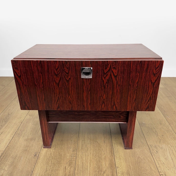 Paire de chevets modernistes placage palissandre années 70