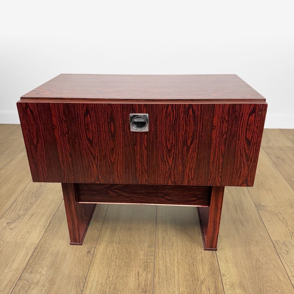 Paire de chevets modernistes placage palissandre années 70