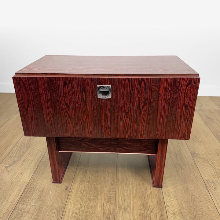 Paire de chevets modernistes placage palissandre années 70