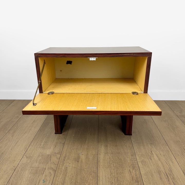 Paire de chevets modernistes placage palissandre années 70