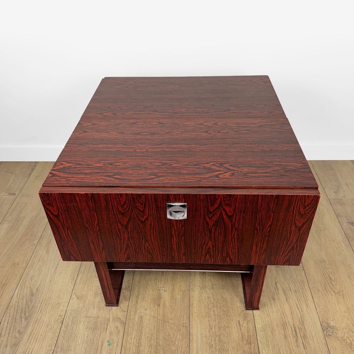 Paire de chevets modernistes placage palissandre années 70