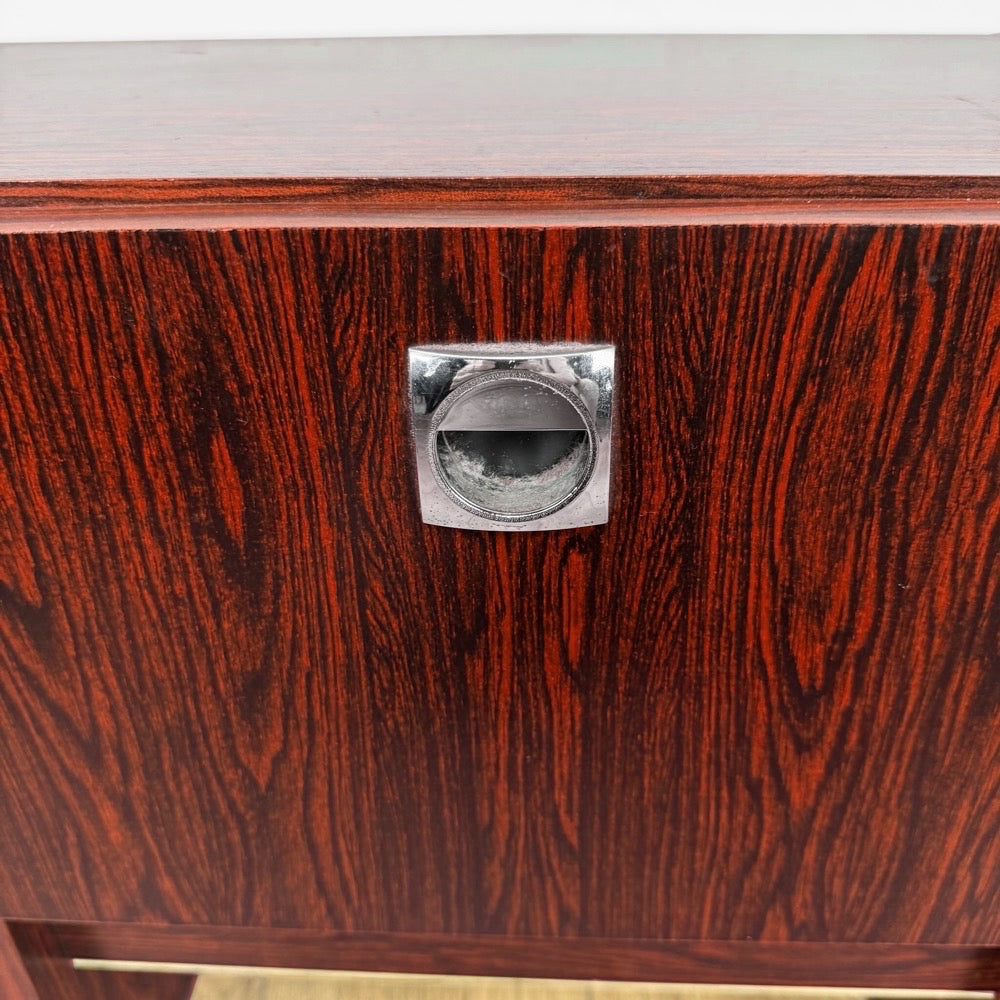 Paire de chevets modernistes placage palissandre années 70