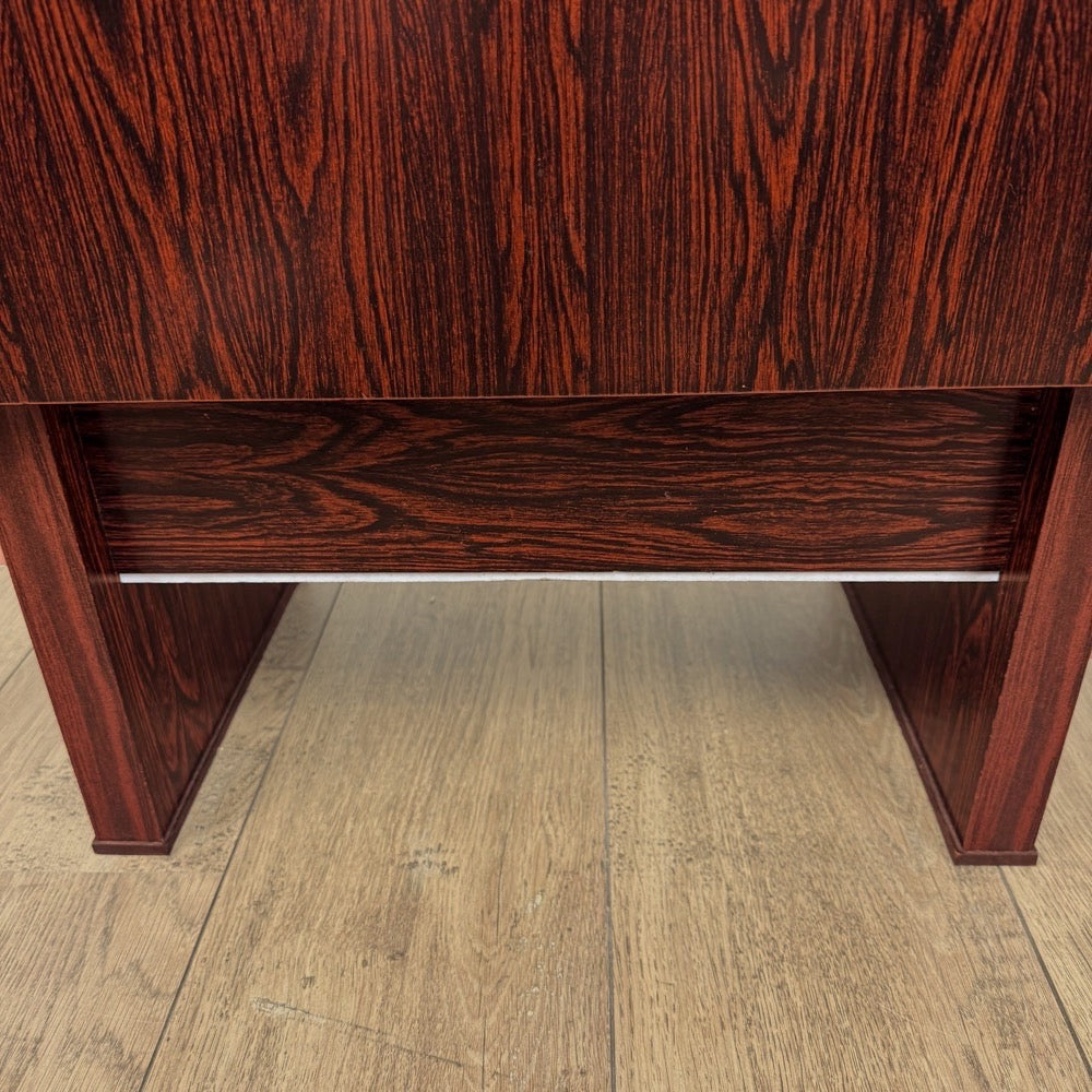 Paire de chevets modernistes placage palissandre années 70