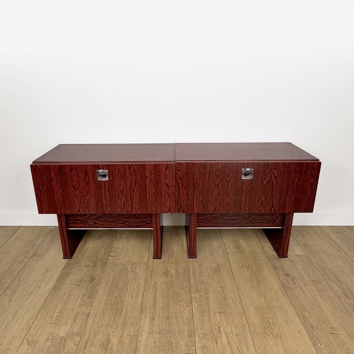 Paire de chevets modernistes placage palissandre années 70