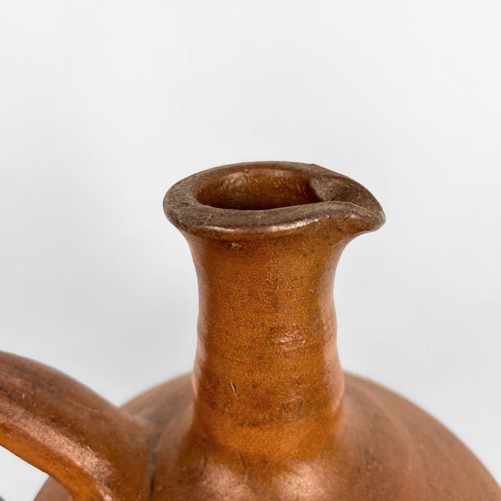 Cruche en terre cuite artisanale