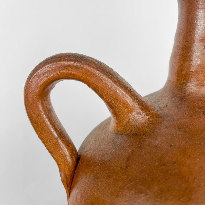 Cruche en terre cuite artisanale