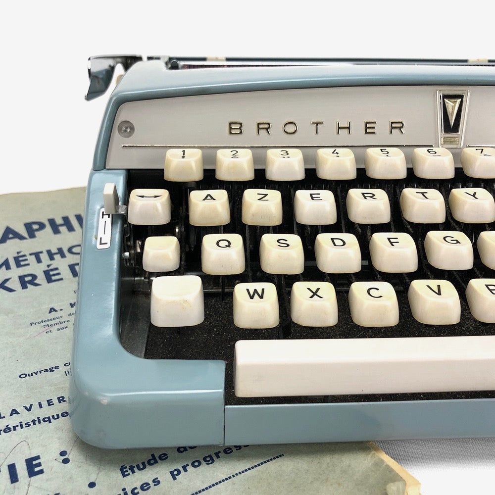 Machine à écrire Brother Deluxe des années 60 et sa mallette