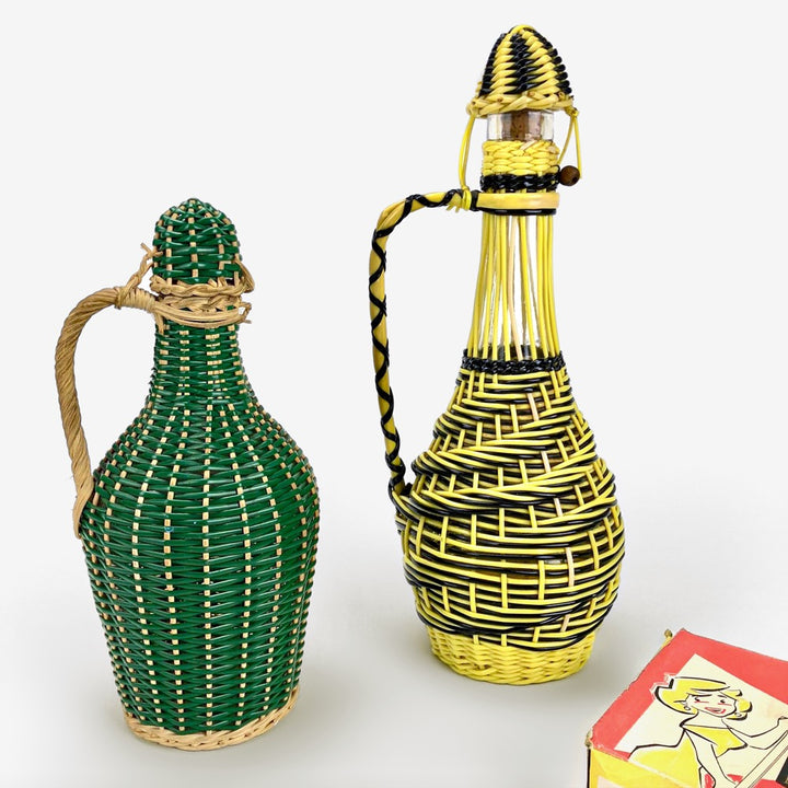 Duo de bouteilles en verre et fils scoubidou