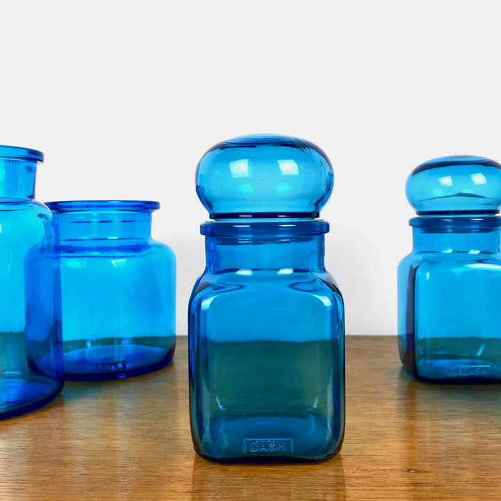 Six bocaux publicitaires en verre bleu moulé