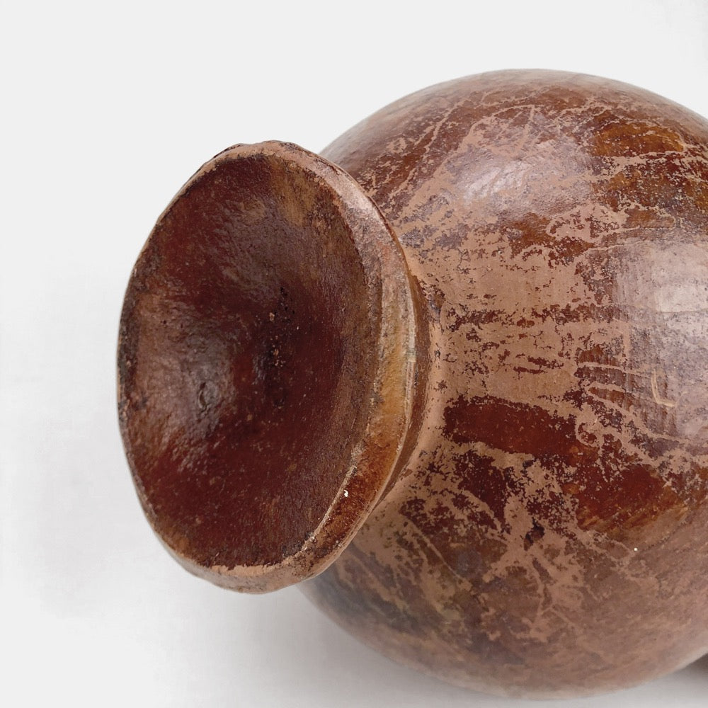 Ancienne cruche artisanale subsaharienne en terre cuite