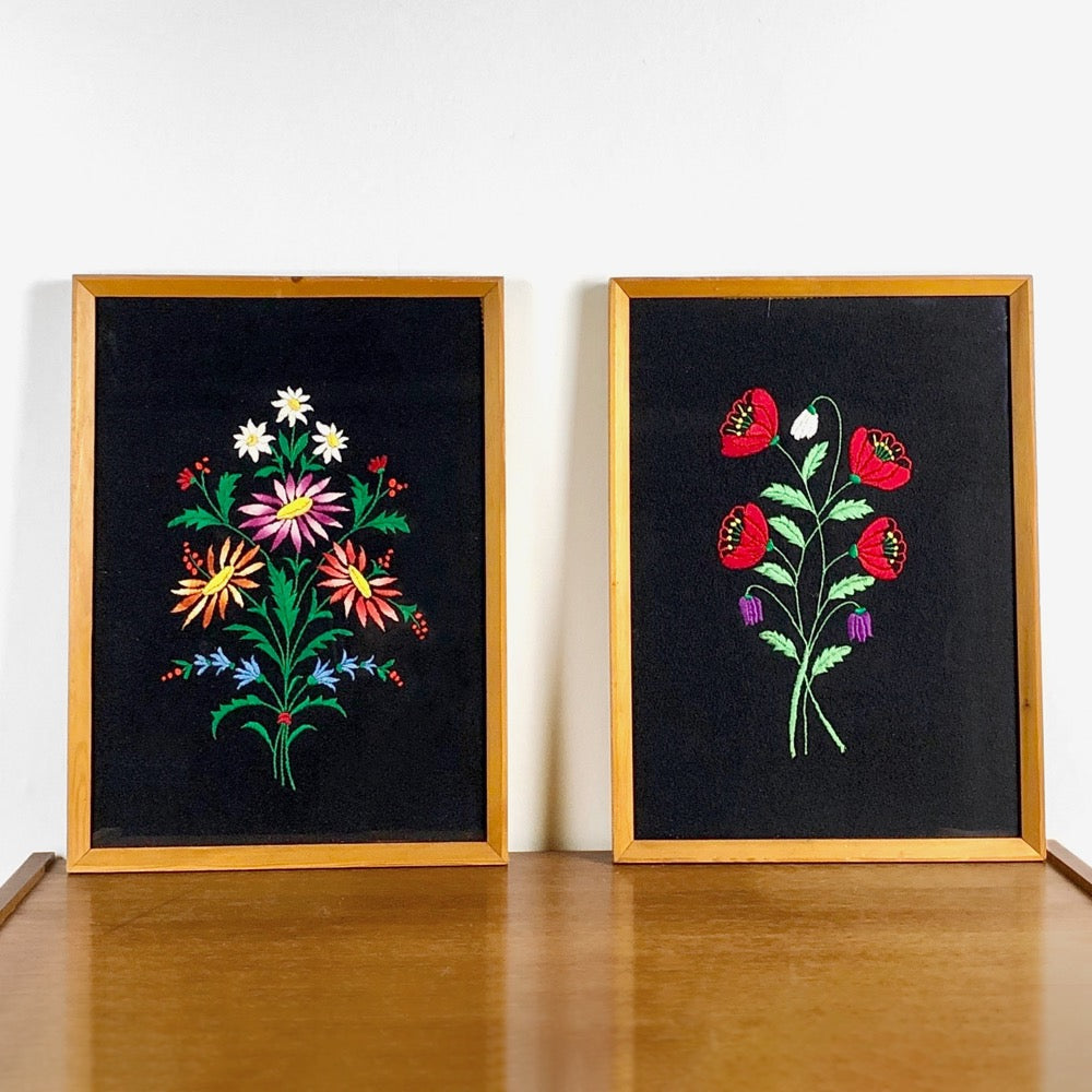 Boléro veste XVIIe ou XVIIIe brodé à la main décor floral et Boléro veste XVIIe ou XVIIIe brodé à la main décor floral et