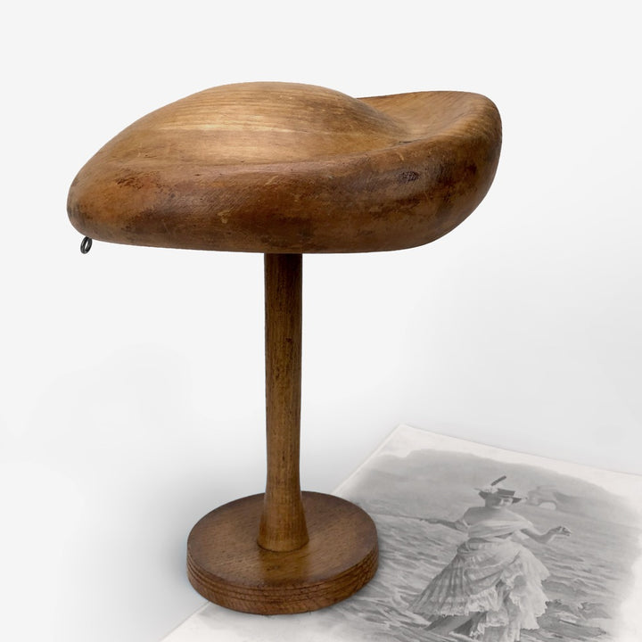 Moule à chapeaux ancien et son socle