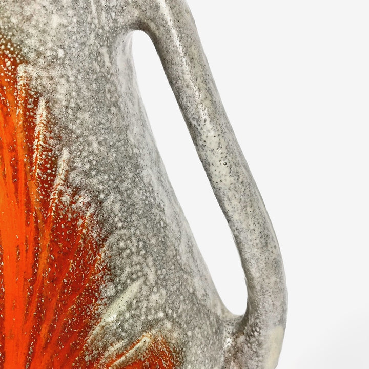 Grand vase asymétrique Vallauris gris perle et orange émaillé