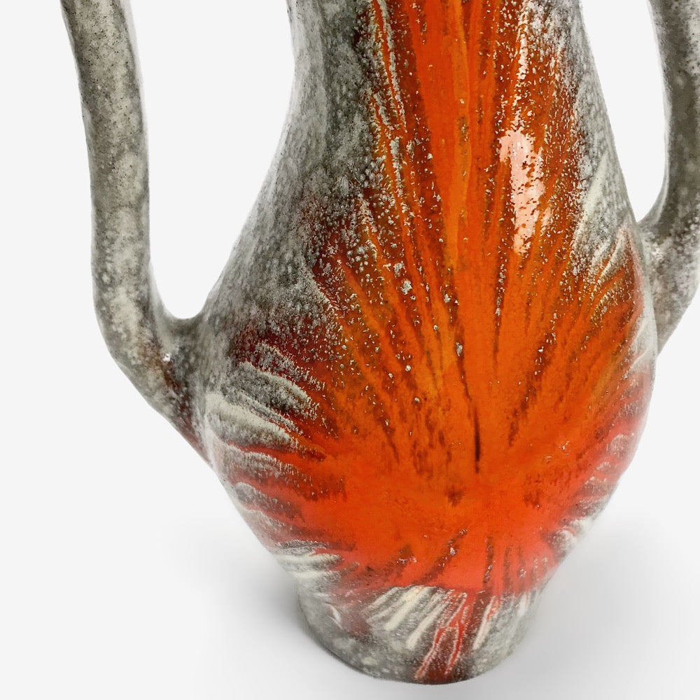 Grand vase asymétrique Vallauris gris perle et orange émaillé