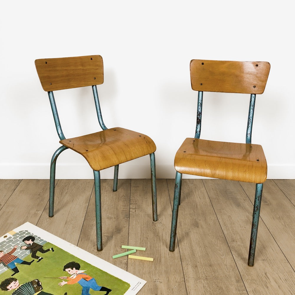 Duo de chaises de maternelle vintages en bois et métal tubulaire