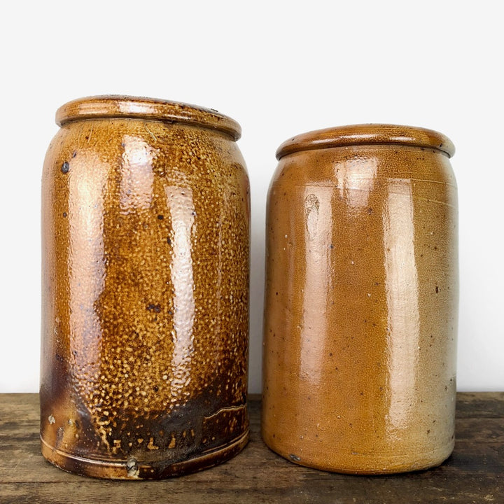Duo d'anciens pots à sel en grès vernissé