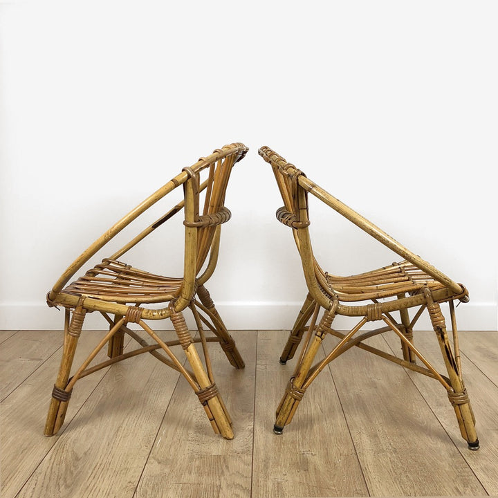 Paire de fauteuils corbeilles en rotin pour enfants