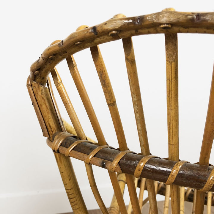Paire de fauteuils corbeilles en rotin pour enfants