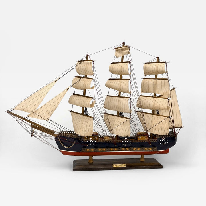 Maquette en bois d'un bateau frégate du XVIIIe