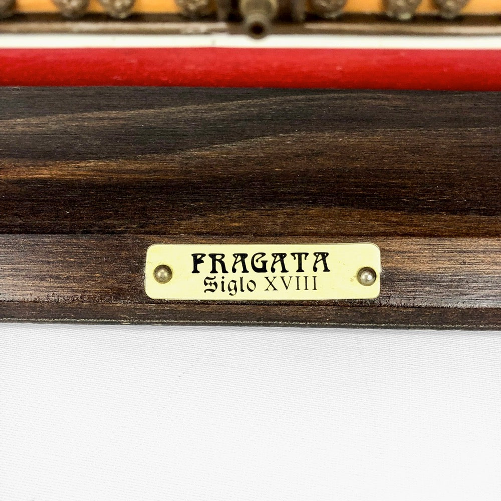 Maquette en bois d'un bateau frégate du XVIIIe
