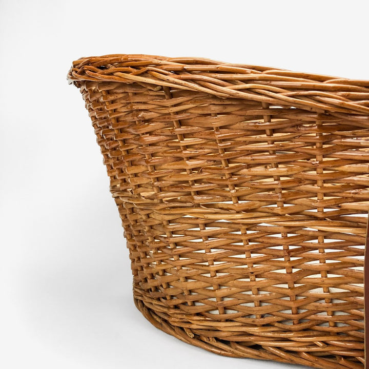 Ancien couffin en osier avec son matelas