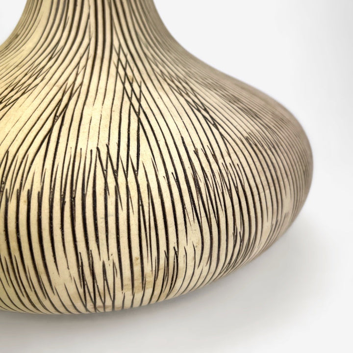 Vase en céramique striée design 1950