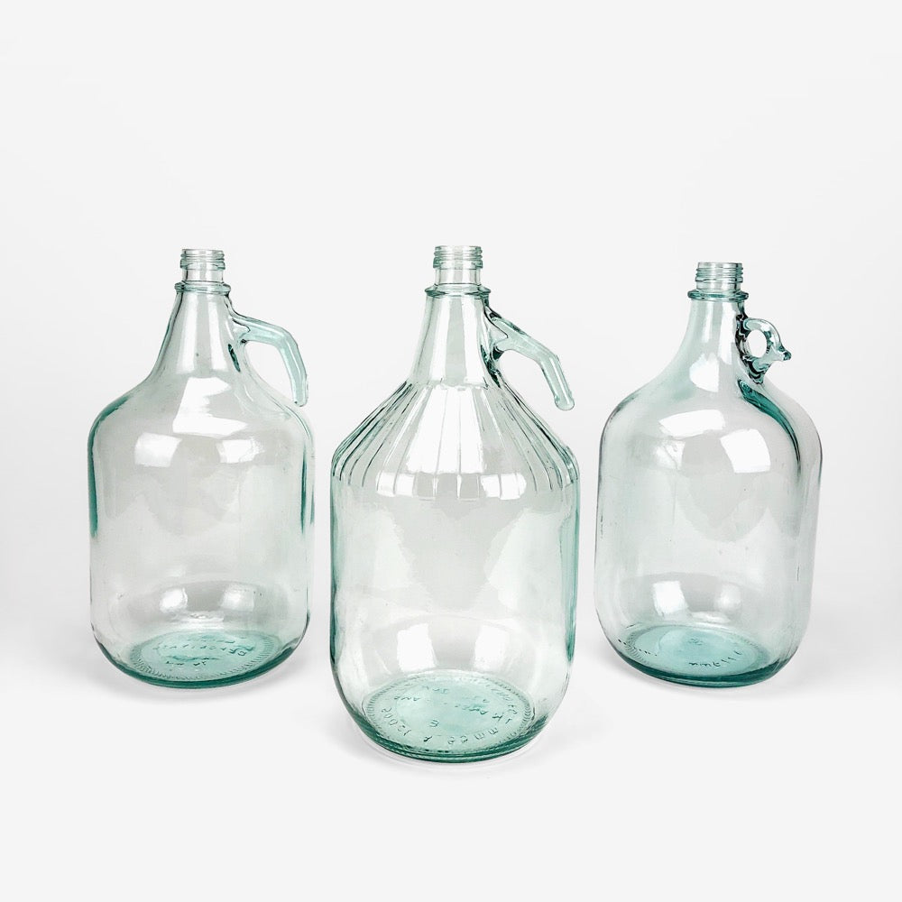 Trio de bonbonnes à anse transparentes