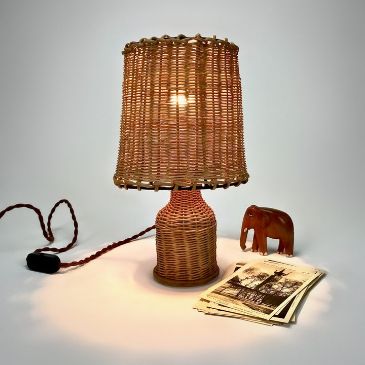 Petite lampe des années 60 en osier tressé