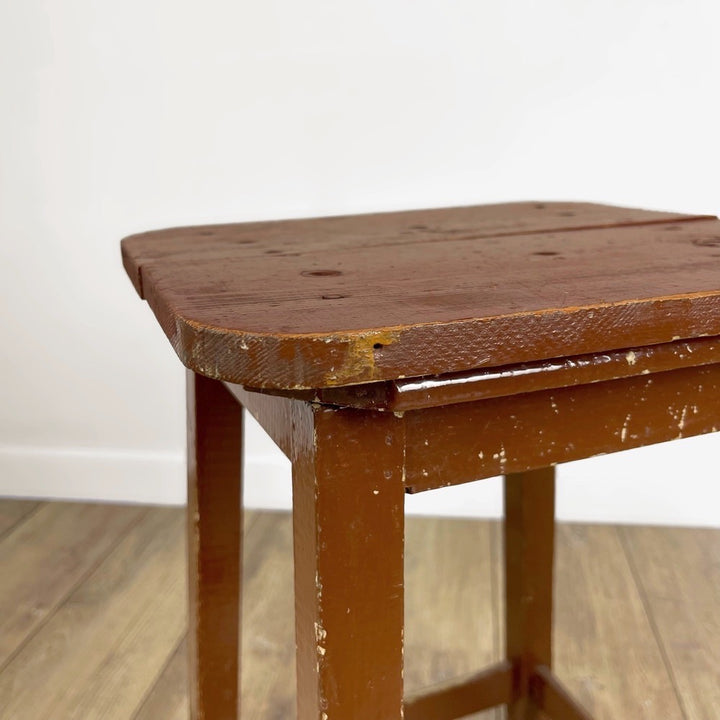 Ancien tabouret massif en bois chocolat