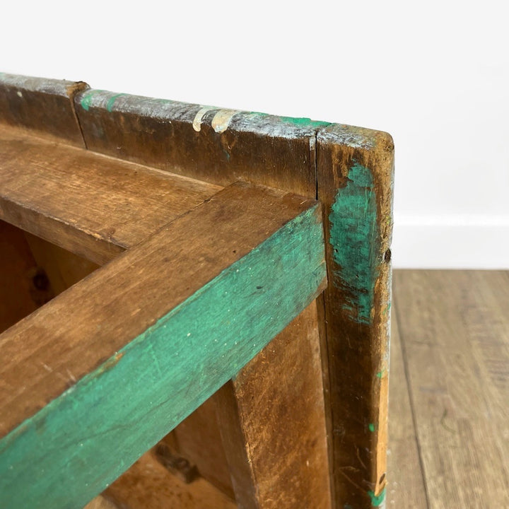 Ancien tabouret à fente en bois