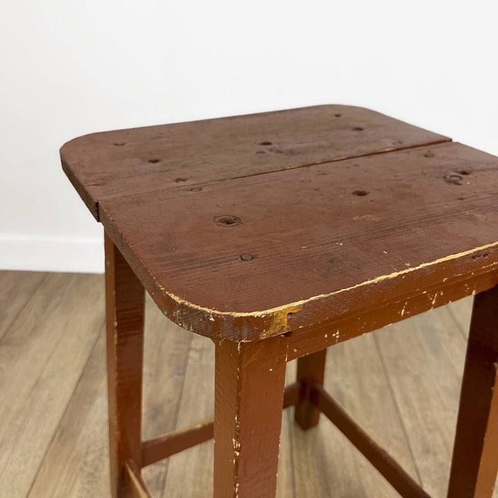 Ancien tabouret massif en bois chocolat