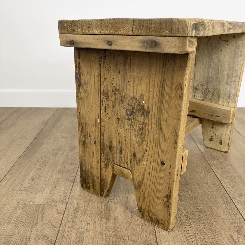 Repose pied marchepied en bois brut ancien