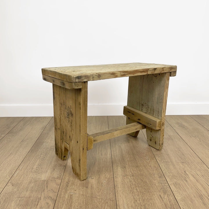 Repose pied marchepied en bois brut ancien