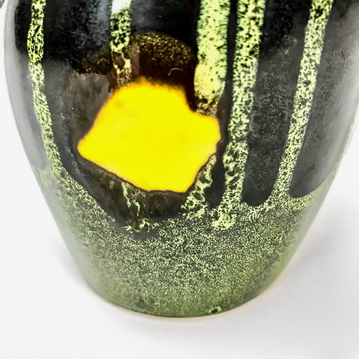 Vase asymétrique noir et palette couleur années 50