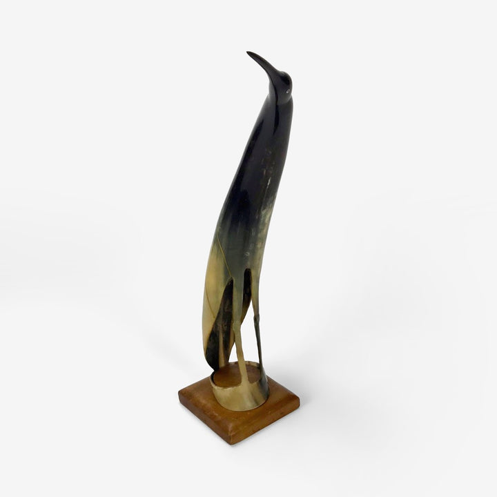 Sculpture d'aigrette ardoisée en corne