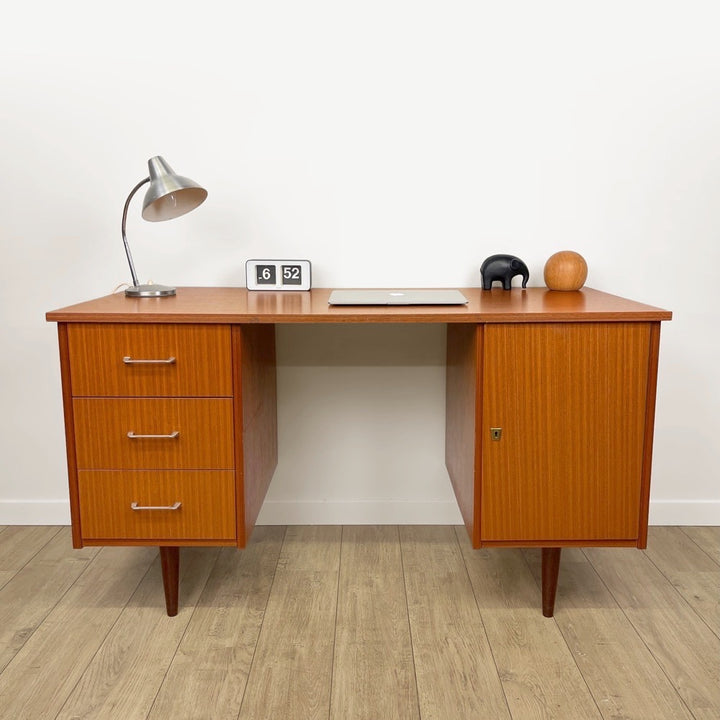 Bureau de style scandinave Maison Capelle années 60