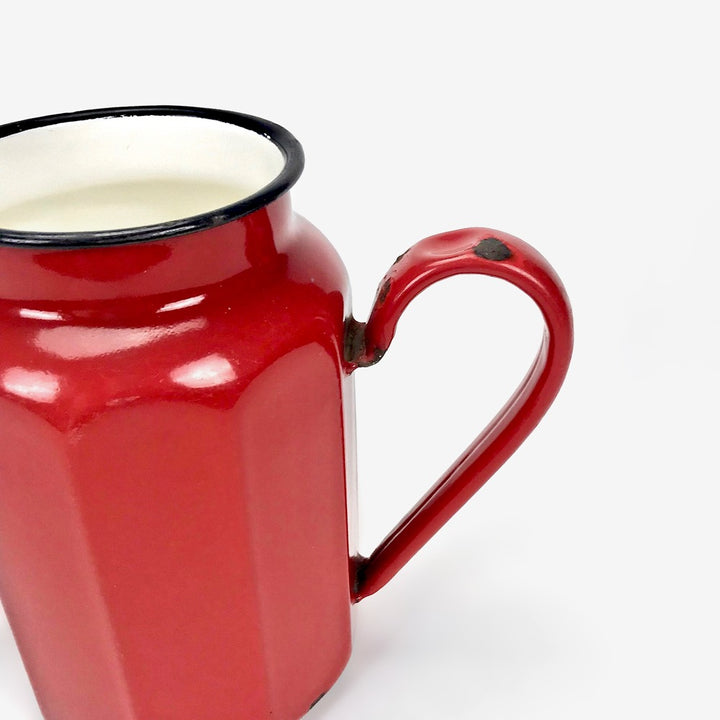 Cafetière émaillée rouge rétro