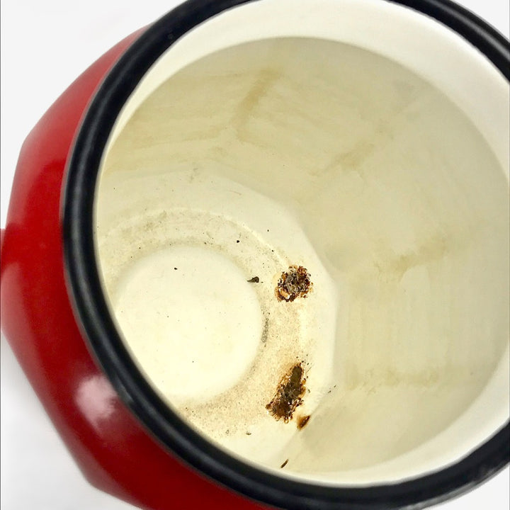 Cafetière émaillée rouge rétro