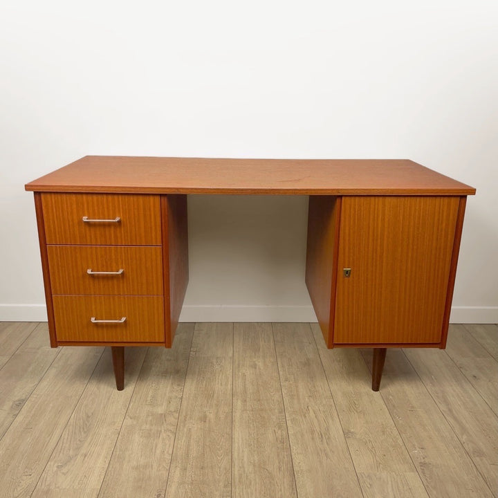 Bureau de style scandinave Maison Capelle années 60